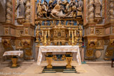 <center>La chapelle Sainte Roseline.</center>Sous les niches, les armoiries de la famille de Villeneuve.