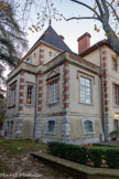 <center>Château Forbin : exposition le post-graffiti.</center>On peut voir sur la façade Est de la demeure de superbes fenêtres Renaissance récupérées avant la destruction de l’hôtel particulier des Forbin lors du percement de la Rue Impériale en 1864 (rebaptisée ensuite Rue de la République) qui se situait rue de Siam, rue nommée ainsi car Claude de Forbin, chevalier puis comte de Gardanne, sur place pendant trois ans fut nommé par Narai le Grand, Roi du Siam (actuel Laos), Grand Amiral de sa flotte et Chef de ses armées pour services rendus en 1689.