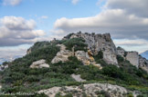 <center>Ruines du château de Saint-Marcel.</center>Le castrum continue d’être un atout stratégique jusqu’au milieu du XVe siècle et fait l’objet de destructions et reconstructions successives. Il fonctionne en lien avec un autre castrum situé sur le Baou de Saint-Marcel, sur l’autre rive de l’Huveaune, de manière à verrouiller une porte d’entrée de la ville de Marseille.