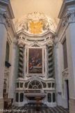 <center>Eglise abbatiale de St Pons</center>Chapelle sainte Thérèse ou saint Pons. Toile avec son encadrement de gypseries, cadre doré. Retable à colonnes torses surmontant l'autel et la baie cintrée ouverte sur la chapelle dite des reliques.