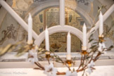 <center>Eglise abbatiale de St Pons</center>Chapelle des reliques à travers la baie de la chapelle sainte Thérèse.