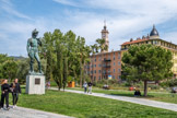 <center>La promenade du Paillon.</center>Le David de Michel Ange. Bronze, 1995. Fonderie d'art Testoni, Pietrasanta. Propriétaire : Antonio Sapone. Le haut de la tour saint François.