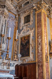 <center>Eglise du Gesù.</center>Le choeur. A droite, «Ste Elisabeth de Hongrie entourée de deux Pénitentes grises». La sainte est représentée faisant l’aumône. La confrérie des Humiliées de Sainte Elisabeth de Hongrie posséda un moment un modeste oratoire contigu à l’église. Les grises s’agrègeront par la suite aux Pénitents Blancs (1787).