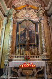 <center>Eglise ND de l'Annonciation. Chapelle Ste Rita.</center>Chapelle de Saint-Érasme. Chapelle corporative des marins, XVIIe siècle. À Nice, saint Érasme (ou saint Elme) est le protecteur des marins, comme en témoigne le cartouche au-dessus du tableau central. Toute la thématique décorative de la chapelle tourne autour de cette corporation. Saint Érasme lui-même, dans le tableau central (XVIIe siècle, anonyme), étend sa main droite pour presque saisir un navire en perdition. En observant attentivement ce navire, on a le sentiment que, par sa forme, il est bien postérieur au XVIIe siècle, date probable du tableau. De fait, le pavillon qui orne sa poupe est le pavillon civil de Sardaigne adopté en 1814. n peut donc supposer que ce navire a été ajouté au XIXe siècle sur la toile originale, peut-être en ex-voto, par un marin reconnaissant à saint Érasme de l’avoir protégé de la colère des flots. Aux pieds de Saint Érasme, les angelots tiennent aussi des instruments de navigation.
