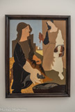 <center>Musée d'Art Moderne de Céret</center>Léopold Survage (1879-1968)
Marchande de poissons 1927
Huile sur toile. Séjours à Collioure entre 1925 et 1932
Léopold Survage découvre la ville et le port de Collioure en 1925 et y revient chaque année. Ses thèmes sont issus de la vie quotidienne du port : pécheurs, remmailleuses de filets, vendeuses de poissons...
La palette colorée est restreinte ; ocre, marron, vert bleu, blanc. Les plans sont simplifiés» les personnages placés dans des architectures tendent à l’abstraction.