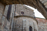 <center>Cathédrale Sainte-Eulalie-et-Sainte-Julie d'Elne</center>Les deux absidioles portent des cordons sculptés de motifs.