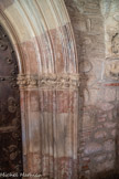 <center>Cathédrale Sainte-Eulalie-et-Sainte-Julie d'Elne</center>Les chapiteaux sont travaillés. Le décor est propre au Roussillon avec ses monstres et ses feuillages.