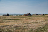 <center>Cabannes de pécheurs.</center>Bien visibles sur le bord de l'étang de Canet, les 10 cabanes en bois, cannes de provence et sanils forment 
