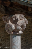 <center>Abbaye de Saint-Martin-du-Canigou</center>Chapiteau des tombes.