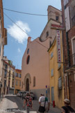 <center>Église Saint-Matthieu</center>Sous ce vocable, une première église avait été construite au XIVe siècle sur le “cimbori”, à l’endroit où l’escalier prolongeant la rue des Commères débouche sur celle des Lices. Comme elle gênait la défense de la citadelle en s’élevant sur le glacis, elle fut détruite à coups de canon, en 1639, sur l’ordre du roi d’Espagne Philippe IV.