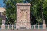 <center>Perpignan</center>Ce monument aux morts, oeuvre de sculpteur Gustave Violet, conçu sur le principe d’un retable, est inauguré en 1924.