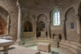 <center>La cathédrale Notre-dame de Nazareth</center>L'abside et les absidioles présentent un intérêt historique majeur, car elles sont une des preuves de ce que l'arc outrepassé n'est pas d'origine orientale, mais est une évolution de l'arc en plein cintre, apparue durant le Bas-Empire romain et utilisé par l'architecture paléochrétienne comme ici où on le trouve en plan dans l'abside et les absidioles à la fin du Ve siècle. Au fond de l'abside, précédé de trois marches, trône le siège épiscopal (la cathèdre, siège fixe de l'évêque) en pierre entouré des trois degrés du banc presbytéral (pour les chanoines), mis au jour en 1950.