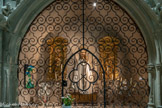 <center>La cathédrale Notre-dame de Nazareth</center>Statue de Notre Dame de Nazareth.