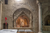 <center>La cathédrale Notre-dame de Nazareth</center>Enfeu à gauche.