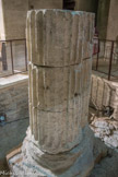 <center>La cathédrale Notre-dame de Nazareth</center>Un sondage dans la première travée du bas-côté sud a permis de mettre à jour un mur et un tambour de colonne double, ainsi qu’une partie de corbeille d’un chapiteau corinthien du monument paléochrétien.
