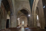 <center>La cathédrale Notre-dame de Nazareth</center>La cathédrale ainsi transformée au XIIe sièvle se compose d’une nef centrale de trois travées, flanquée de deux collatéraux, sans transept. Les piliers carrés de l’édifice du XIe ont été renforcés et transformés en piliers cruciformes.