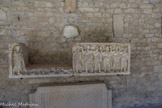 <center>Le cloître de la cathédrale Notre-dame de Nazareth</center>Un très beau sarcophage en marbre du IVème siècle présente les douze apôtres. A côté, on remarquera des inscriptions funéraires paléochrétiennes de la fin du IIIe siècle ou du début du un très beau sarcophage en marbre du IVème siècle présente les douze apôtres.