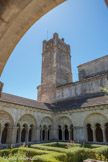 <center>Le cloître de la cathédrale Notre-dame de Nazareth</center>Édifié au Xe siècle par les chanoines du chapitre, le cloître fut réparé par l'évêque Joseph Marie de Suarès au XVIIe siècle et complètement restauré au XIXe siècle par M. Revoil, architecte départemental.