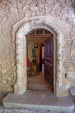 <center>Rochechinard.</center>La porte du musée est sans doute l'une du château. Le seuil provient d'une cheminée.
