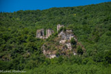 <center>Rochechinard.</center>Djem (dit Zizim), fils du sultan Mehmet II, battu par son frère Bayezid (Bajazet II) dans la lutte pour le trône de Constantinople, vint en 1482 demander l'aide des Chevaliers de l'Ordre des Hospitaliers de St Jean de Jérusalem à Rhodes Il voulait s'assurer de leur aide pour gagner les Balkans. Le grand maître confie alors le prince à la garde de trois chevaliers, dont Charles Allemand de Rochechinard. Leur mission est d'escorter Djem en France, sous le prétexte (entre autres) de lui faire rencontrer le Roi. Le but est en réalité de le retenir prisonnier et de l'utiliser comme otage pour se prémunir des attaques de Bayezid sur Rhodes. Débarqué à Villefranche-sur-Mer ,Djem est d’abord conduit dans la commanderie savoyarde des Échelles. À la fin de l'été 1483, à l'annonce de la mort du roi Louis XI, le commandeur amène Djem ici. Au printemps 1484 le prince est logé dans le château de la Bâtie-en-Royans. Le châtelain du lieu, Jacques Béranger de Sassenage, avait une fille Hélène. Entre celle-ci et Djem naquit un amour réciproque. Après quatre ou cinq mois de séjour, le prince fut amené à Bourganeuf jusqu'en 1488, date à laquelle il fut confié au Pape à Rome. En 1495 Charles VIII allant conquérir le Royaume de Naples demanda à Alexandre VI Borgia la garde du précieux otage. Djem mourut avant d'arriver à Naples dans des circonstances troublantes (poison ?).