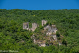 <center>Rochechinard.</center>Le château se compose de trois blocs, dont chacun a une date de construction différente et une fonction bien attribuée :

 -  un logis, éloigné de l'entrée, avec cuisine, fenêtre à meneau, tour-escalier et une vue sur le massif du Vercors ;
  - une tour d'artillerie « moderne », proche de l'entrée, avec d'imposantes canonnières ;
 -  enfin, une tour médiane pour la défense rapprochée.