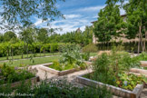 <center>Beauvoir-en-Royans</center>Couvent des Carmes. Jardin médiéval : - Le jardin des simples (herbularius) construit en damier, abrite des plantes condimentaires aromatiques et médicinales ; 
- Le jardin potager (horus) abrite des légumes anciens et de nombreux confiments ;