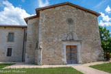 <center>Beauvoir-en-Royans</center>Couvent des Carmes. Le couvent connaît un sort tragique pendant les guerres de Religion : les moines l’abandonnent et les bâtiments très abîmés, doivent être reconstruits. Guère plus de trois à quatre religieux résident ensuite à Beauvoir jusqu’à la Révolution française : le monastère et ses propriétés sont vendus au titre des biens nationaux. L'édifice, complété et transformé, abrite logis et dépendances d'une ferme, jusqu'à la fin du XXe siècle.