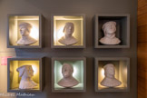 <center>Beauvoir-en-Royans</center>Couvent des Carmes. Buste de six dauphins de Viennois.
Les originaux de ces bustes (portraits de complète fantaisie) ont été réalisés au XVIe siècle pour être placés dans le palais du Parlement de Grenoble. Les moulages ont été commandés par César Filhol en 1914. Les dates sont celle des règnes.
De gauche à droite, de bas en haut : Guigues VII (1236-1270) ; Jean Ier (1270-1282) ; Humbert Ier de La Tour (1282-1307) ; Jean II (1307-1319) et son épouse Béatrix de Hongrie ; Guigues VIII (1319-1333) ; Humbert II (1333-1349).