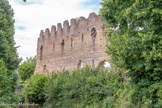 <center>Beauvoir-en-Royans</center>Le château delphinal. La «grande muraille»..