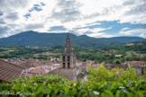 <center>Saint-Jean-en-Royans.</center>L'esplanade où se trouve la Vierge domine l'église Saint-Jean.