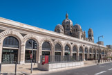 <center>La Basilique Cathédrale Sainte-Marie-Majeure</center>La Ville décida de créer des entrepôts, les Voûtes, au flanc du promontoire servant de socle à la cathédrale, le long des quais. Visuellement, ces entrepôts s’inscrivaient en « avant plan » de la cathédrale. Leur architecture fit donc l’objet d’un soin tout particulier. Etienne Delestrac, ingénieur de la ville, a dirigé les travaux de fondations de l'esplanade dominant la Méditerranée de 9 mètres et du mur de soutènement à arcades donnant accès aux magasins bordant la plateforme qui constitue l'assise du bâtiment.