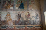 <center>Chapelle saint Antoine.</center>Cavalcade des 7 vices. La colère sur un sanglier et se poignardant, la goinfrerie sur un loup dévoreur avec un pigeon embroché, l'envie sur un chien  et la paresse sur un âne qui aime le chardon dont ses piquants sont l'image des tentations qui passent par les rêves de la paresse.. De l'autre côté, les vertus ont été effacées par l'humidité et le temps.