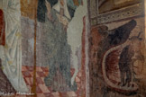 <center>Chapelle saint Antoine.</center>Dans la gueule du Léviathan, un petit diablotin, qui joue du tambour et d'un galoubet effacé, entraine en enfer les vices enchaînés.