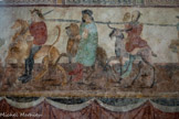 <center>Chapelle saint Antoine.</center>Cavalcade des 7 vices. L'orgueil sur un lion, le roi des animaux, l'avarice tenant une bourse sur un singe, la luxure sur un bouc, avec un miroir et montrant sa jambe.