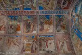 <center>La vie de saint Antoine</center>Puis trois tableaux traitent des miracles. Lors de la mort de saint Paul, ce sont les lions qui vont creuser sa tombe. Le miracle des oeufs : saint Antoine, avec les frères de saint Paul, plonge un louche dans de l'eau bouillante, et quand il la retire, elle contient trois oeufs.