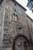<center>Clans</center>La maison dite de la « Reine Jeanne ». 
Belle demeure médiévale ornée de jolies fenêtres à meneau, et d'une magnifique voûte supportant le premier étage, elle fut un important comptoir commercial de la route du sel. La rumeur populaire attribue son appartenance à la célèbre Reine Jeanne.