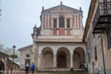 <center>L’église Sainte Marie </center>La première mention de Clans apparaît en 1066 sous le nom de Castrum de Clansis. Le fief de Clans appartient à la famille de Glandèves au XIe siècle. L'église est donnée à cette date à l'évêque de Nice. D’abord romane puis gothique, elle a été érigée en  Collégiale Notre Dame de l’Assomption en 1137 par une bulle du pape Innocent II. Les destructions consécutives au tremblement de terre de 1564 imposèrent une première reconstruction en 1572. Une refondation complète baroque est entreprise dans les années 1680. En 1784, la Collégiale est consacrée, achevant ainsi la reconstruction du maître-autel baroque commencé en 1781. Actuellement l’édifice est baroque avec une décoration chargée.