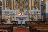 <center>L’église Sainte Marie </center>La clôture de choeur sert d'appui de communion. La balustrade de profil curviligne est composée de balustres allongés. Au centre, deux pilastres avec moulures comportent des panneaux renfermant le Saint Sacrement à gauche et un coeur enflammé à droite. 18e siècle