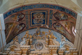 <center>L’église Sainte Marie </center>Autel de style baroque. Fronton avec la colombe du Saint Esprit et Dieu le Père tenant le globe dans sa main gauche et bénissant avec sa main droite. Dans la voûte, les quatre évangélistes encadrent une scène où deux angelots tiennent un couronne de roses.