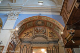 <center>L’église Sainte Marie </center>Autel de la Pietà. Jésus à gauche, la colombe du saint Esprit en haut et Dieu à droite encadrent la Vierge qui tient le scapulaire.