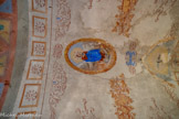 <center>La chapelle des Pénitents Noirs.</center>Peintures murales de 1821. La Vierge qui est debout sur un croissant de lune reflète la vision de la Femme de l'Apocalypse de saint Jean. La lune signifie la limite entre le monde incorruptible et le monde corruptible, qui, dans la tradition des anciens, était sous la lune. Marie est au-dessus pour signifier son incorruption. Elle porte une couronne d’étoiles, conformément à l’iconographie de la Vierge de l’Apocalypse, associée à celle de l’Immaculée Conception. Elle foule le serpent de la tentation qui tient la pomme dans sa gueule. A droite, la colombe