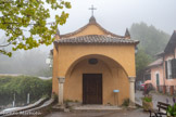 <center>La chapelle des Pénitents Noirs.</center>Construite dans les environs de 1500, elle était probablement dédiée à saint Jean (le Décolé). Devenue chapelle des pénitents au XVIIe siècle, entre 1620 et 1630, pour la « Confraternité de la Miséricorde », elle fur agrandie en 1680-81 et ajouta à sa titulature Notre-Dame de la Miséricorde.
