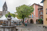 <center>La Tour-sur-Tinée. </center>Place du village, avec la maison Blanqui et ses arcades. Sur la fontaine, une plaque à la mémoire de Mr Bischoffsheim, député, est apposée (1897). Raphaël-Louis Bischoffsheim, né à Amsterdam le 22 juillet 1823 et mort à Paris le 20 mai 1906, est un banquier, homme politique et mécène français, fondateur de l’Observatoire de Nice. Il est élu député des Alpes-Maritimes en 1881. Passionné d'astronomie, il apporte en tant que mécène des fonds à l'Observatoire de Paris, l'Observatoire du parc Montsouris et à l'Observatoire du Pic du Pic du Midi,  il fonde l'Observatoire de Nice. Il est élu membre libre de l'Académie des sciences en 1890.