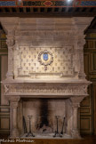 <center>Salle du Roi.</center>Erigée au 13e siècle, cette « grand’salle » était la pièce principale du logis seigneurial, lieu de la vie publique du baron. Agrandie au 15e siècle, elle arborait alors une cheminée monumentale aux armes des Adhémar. Au 18e siècle, elle est désignée comme la salle du roy car elle présentait un portrait de Louis XV. Laissée à l’abandon à partir de la Révolution française, elle se dégrade progressivement. La cheminée est démantelée et vendue dans les années 1900 par Boniface de Castellane. Réaménagée en 1918, la salle reçoit un décor luxueux et éclectique, reflet de son prestige d’antan, dont le point d’orgue est la cheminée néo-Renaissance ornée des armes de France. Louis Adhémar y reçoit le roi François Ier et la cour de France en 1533, de retour de Marseille après le mariage du duc d'Orléans, futur Henri II, avec Catherine de Médicis.