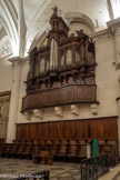 <center>La collégiale Saint-Sauveur. </center>En 1543, les boiseries initiales et les stalles sont réalisés par Eustache et Alexandre Coulombet, menuisiers à Pont-Saint-Esprit. Les orgues furent construites en 1663 par le facteur flamand de Namur, Charles le Royer. Son installation a nécessité l'occultation partielle de la baie du demi-transept sud. Il a été reconstruit en 1883 par Eugène Puget avec notamment l'élargissement du buffet originel sur les côtés ; puis restauré en 1964 par Ernest Muhleisen dont les successeurs ont réalisé un relevage en 2002. Le buffet est classé. Au sommet, statue en bois stuqué de l'Immaculée Conception, 18e siècle ou 19e siècle.