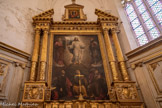 <center>La collégiale Saint-Sauveur. </center>Le tableau du grand autel « la Transfiguration »  date de 1630 ; il est signé Guglielmus Ernestinus Grève. Lors de la Transfiguration  Jésus change d'apparence corporelle pendant quelques instants de sa vie terrestre, pour révéler sa nature divine à trois disciples, Pierre, Jacques, et Jean. Moïse est à gauche, et  Élie à droite. Au-dessus, dans un petit tableau, Dieu le Père, bénissant de la main droite et tenant dans la gauche le globe crucifère.
