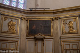<center>La collégiale Saint-Sauveur. </center>A droite, Jean et l’aigle, Luc et le taureau entourent le tableau de la Samaritaine au puits de Jacob.