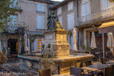 <center>La fontaine Sévigné.</center>C'est sur l'ancienne place de l'horloge que fut édifiée en 1840 la fontaine sur laquelle devait être érigée en 1857, grâce à une subvention nationale, la statue à l'effigie de la marquise de Sévigné.