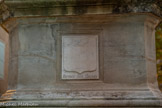 <center>La fontaine Sévigné.</center>Les armes des Bussy.