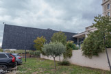 <center>Le château Saint-Antoine.</center>La Grande Loge de France rénove et adapte la bastide pour ses nouveaux besoins. Le bâtiment rénové apparaît comme neuf, accompagné désormais d'une extension de style résolument moderne : une pyramide tronquée, qui accueille aujourd’hui le temple de 400 places. Les espaces verts sauvages qui entouraient le bâtiment ont été remplacés par des parkings. C’est un architecte varois, Jean-Pascal Clément, qui dessina le nouveau visage de la bastide, et son extension cubique moderne.
